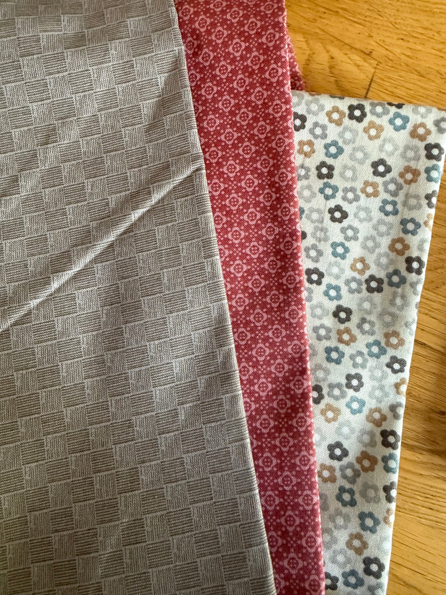 ⭐️ £12 Tuesday ⭐️ Floral Fabric Bundle  - 3 x 1/2m