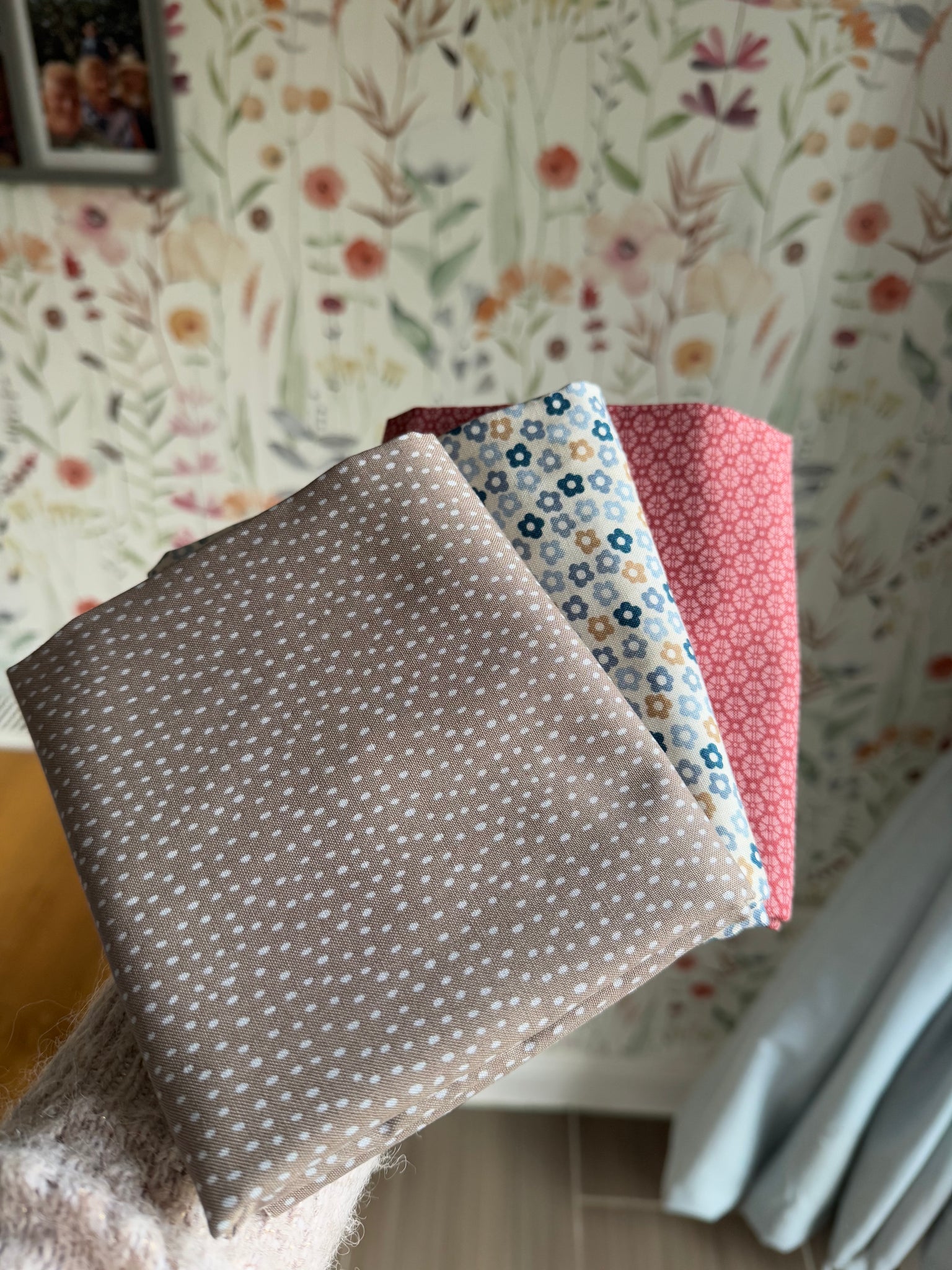 NEW ⭐️ £12 Tuesday ⭐️ Floral Fabric Bundle 2  - 3 x 1/2m