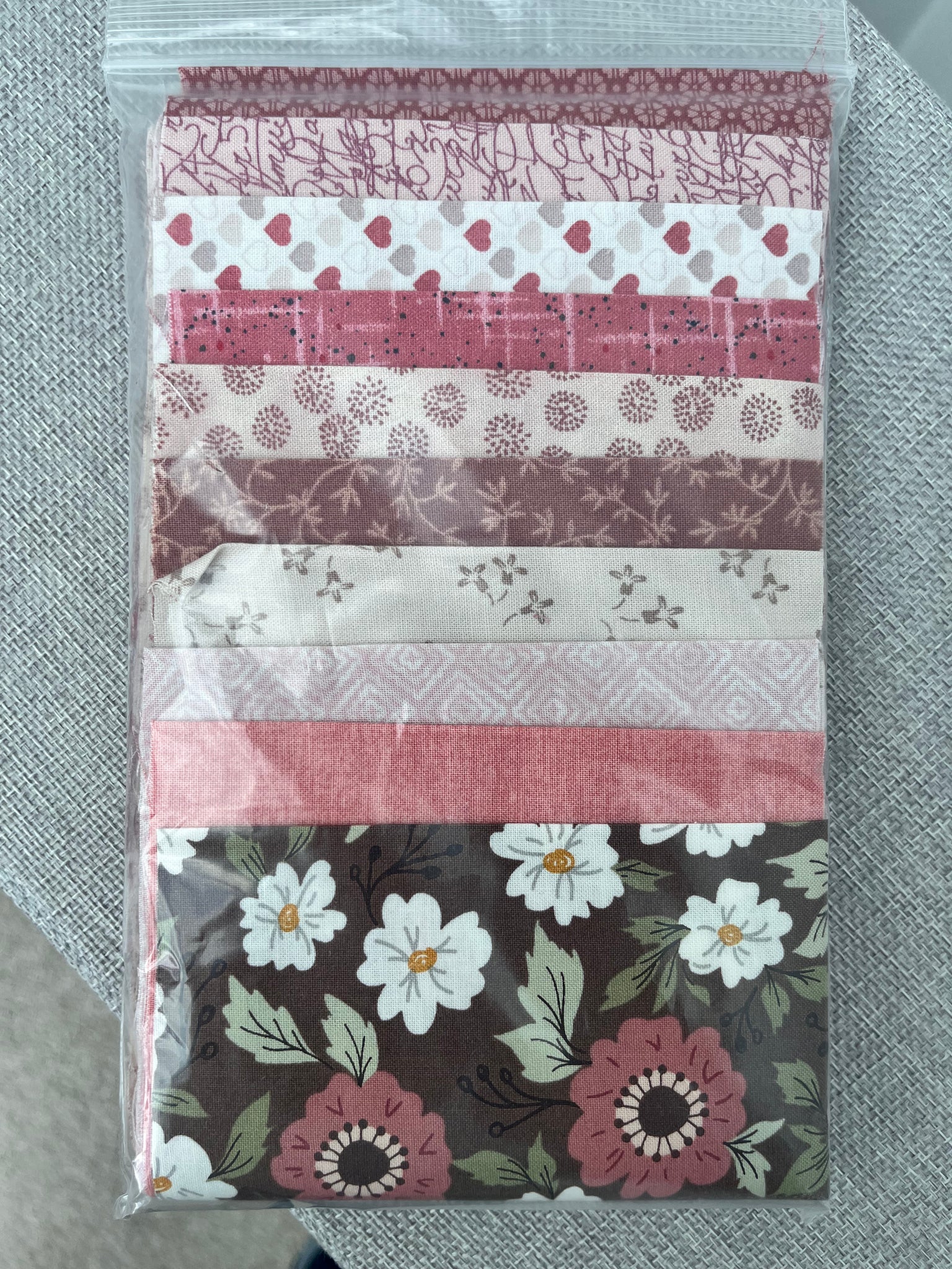 Dusky Pink - 5" strip packs  - 5" x 42" - 10 5" strips - 1 1/4 mtrs of fabric