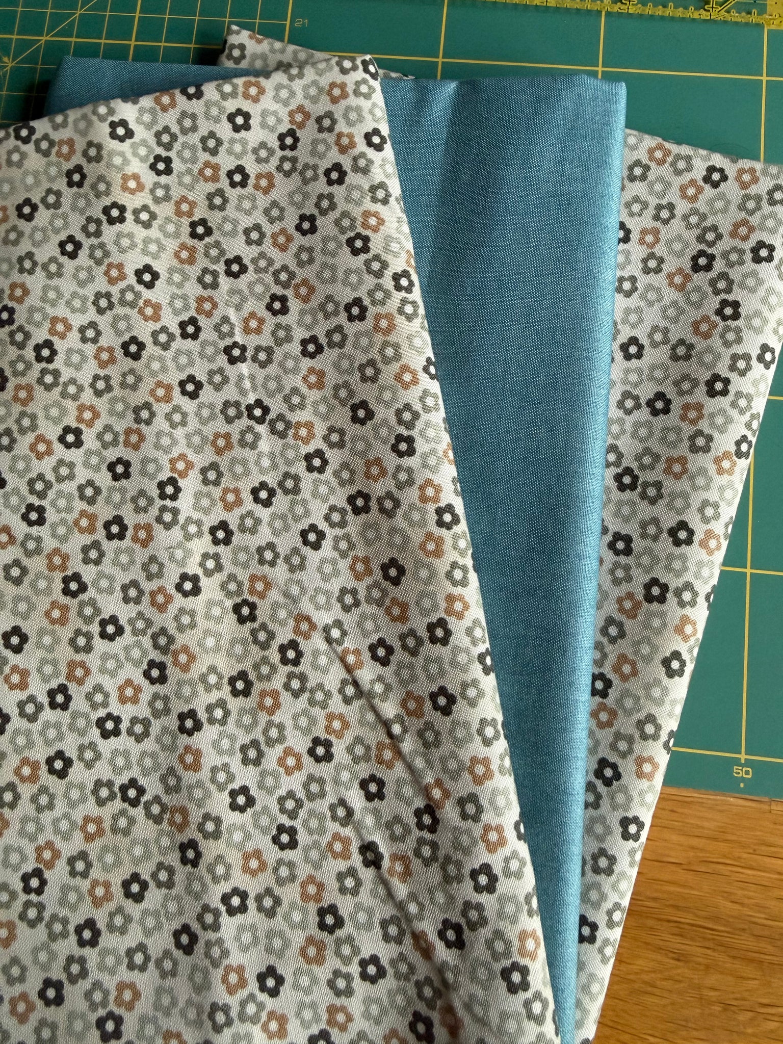 NEW ⭐️ £12 Tuesday ⭐️ Floral Fabric Bundle - 3 x 1/2m