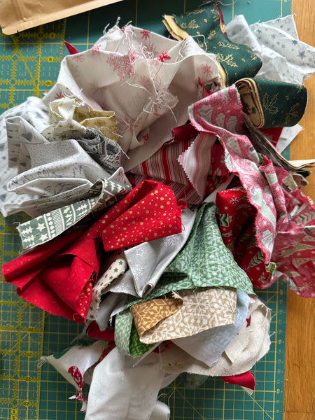 ⭐️ £12 Tuesday ⭐️ Christmas Scrap Bag - over 200g worth of fabric