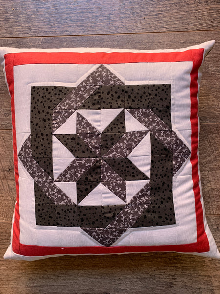 Labyrinth Cushion Pattern