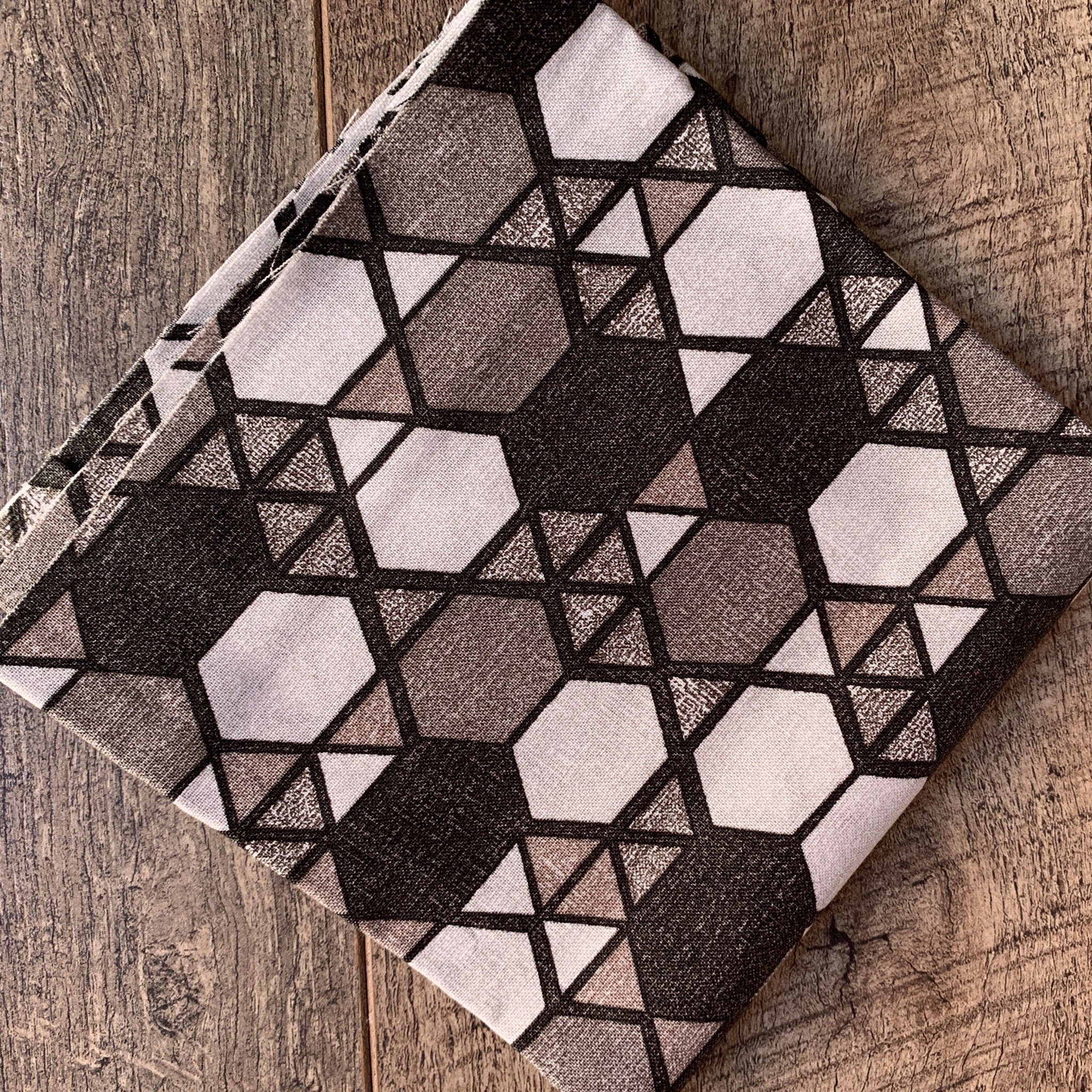 Sale Fabric 138 :  Grey Vilma Hexagons - 1/4 metre