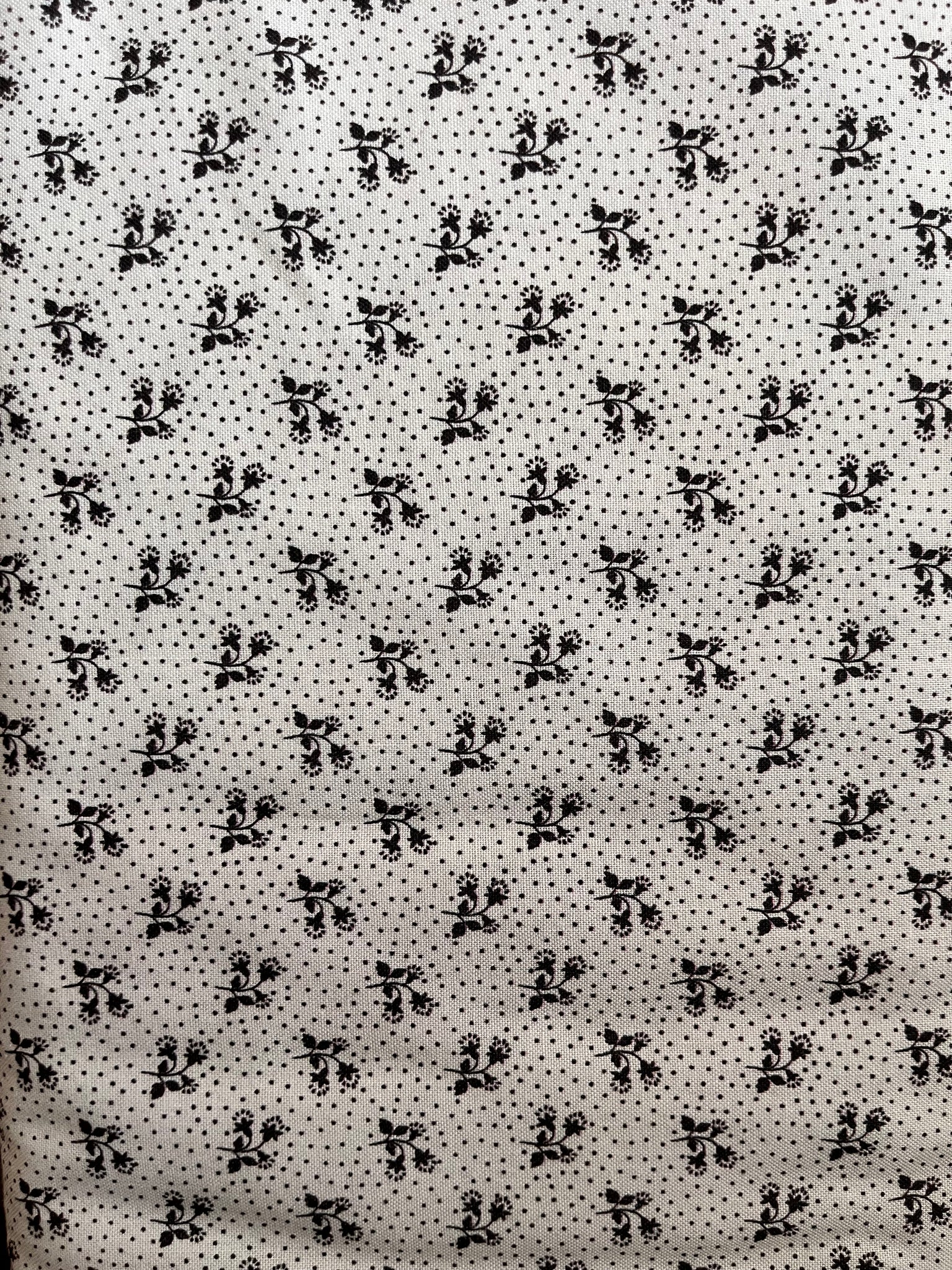 Nellies Shirtings - White with Grey leaf - 4512-629 Fabric