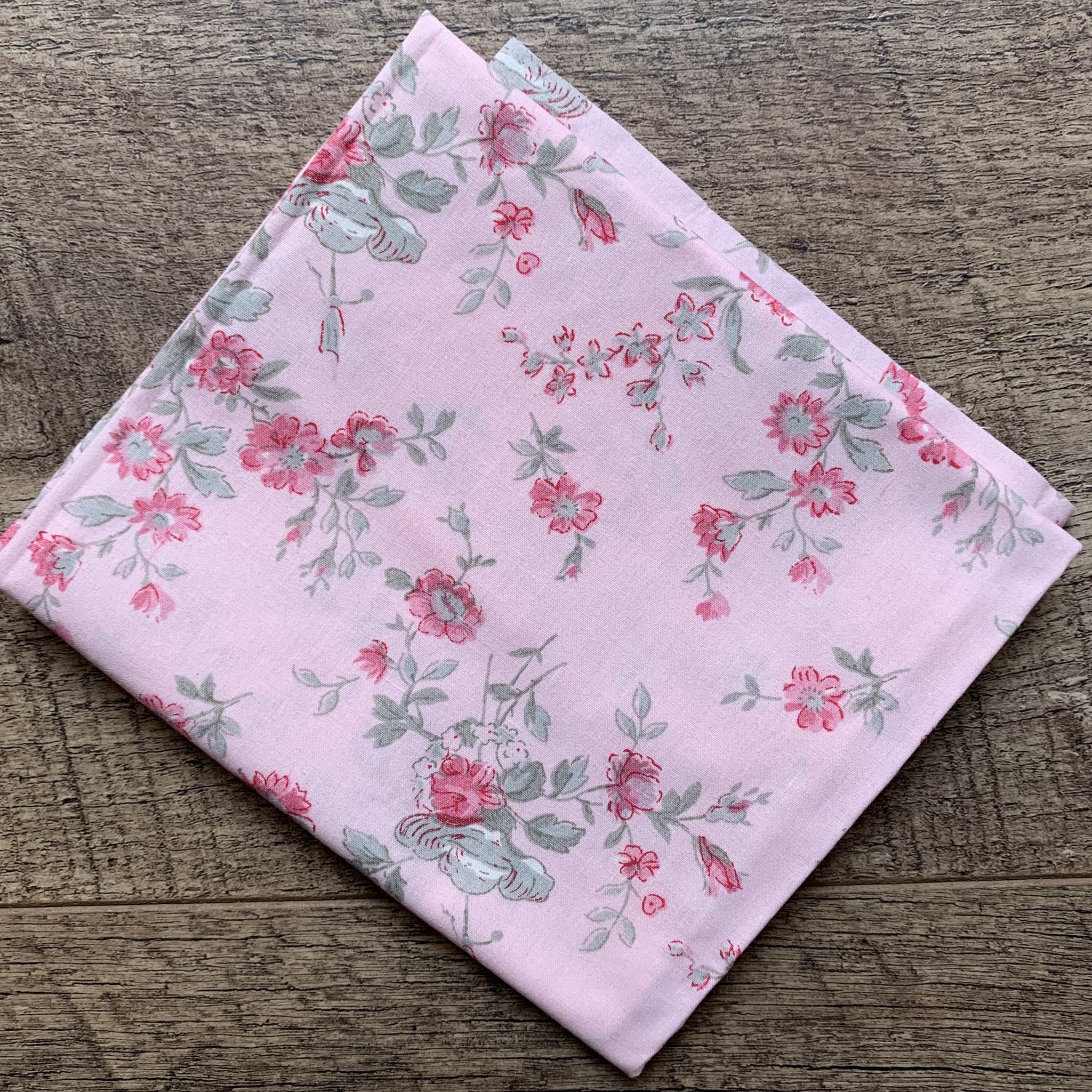Sale Fabric 181 : Pink Floral Fabric Fat Quarter 1/4m