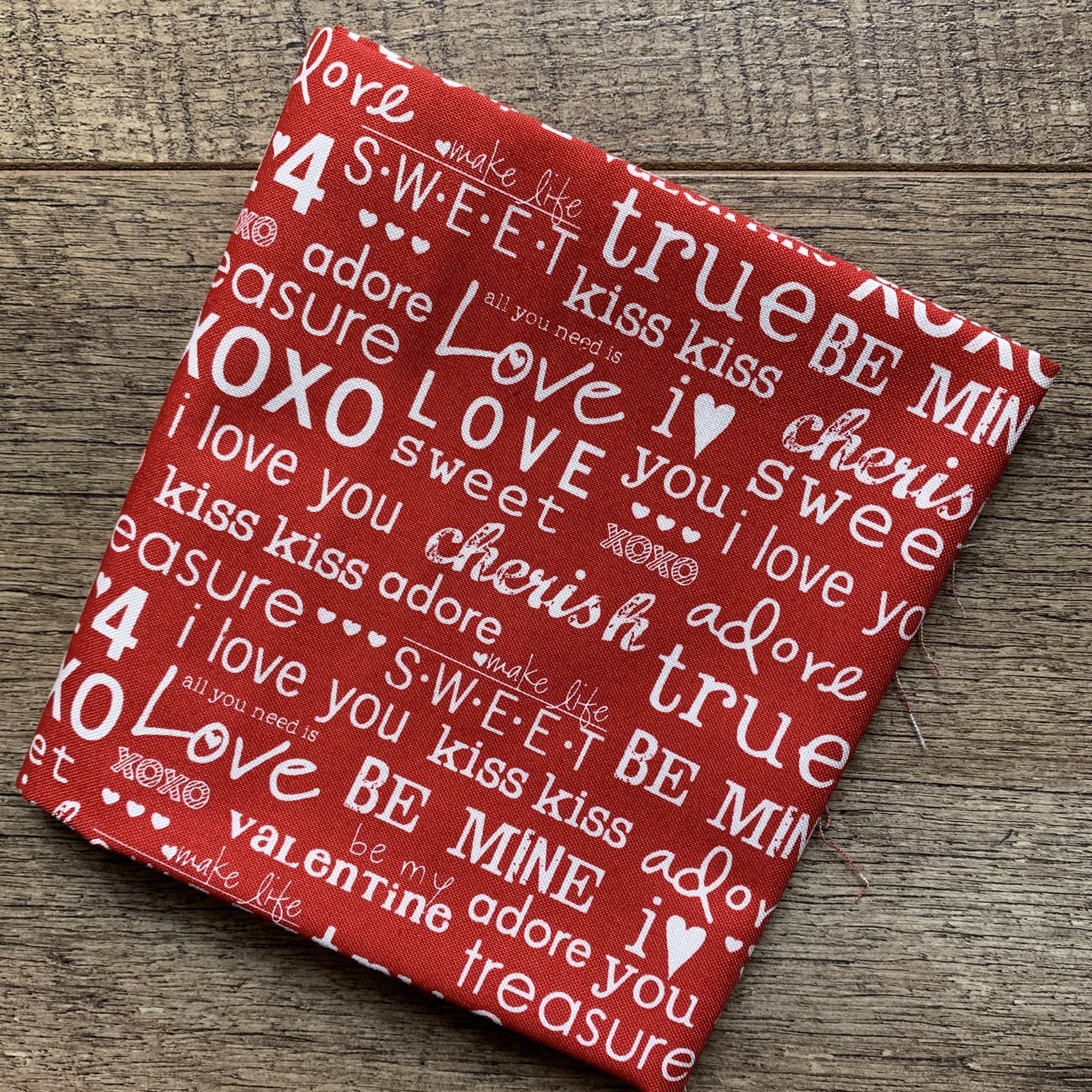 Sale Fabric 183 : Red and White Love Fabric Fat Quarter 1/4m