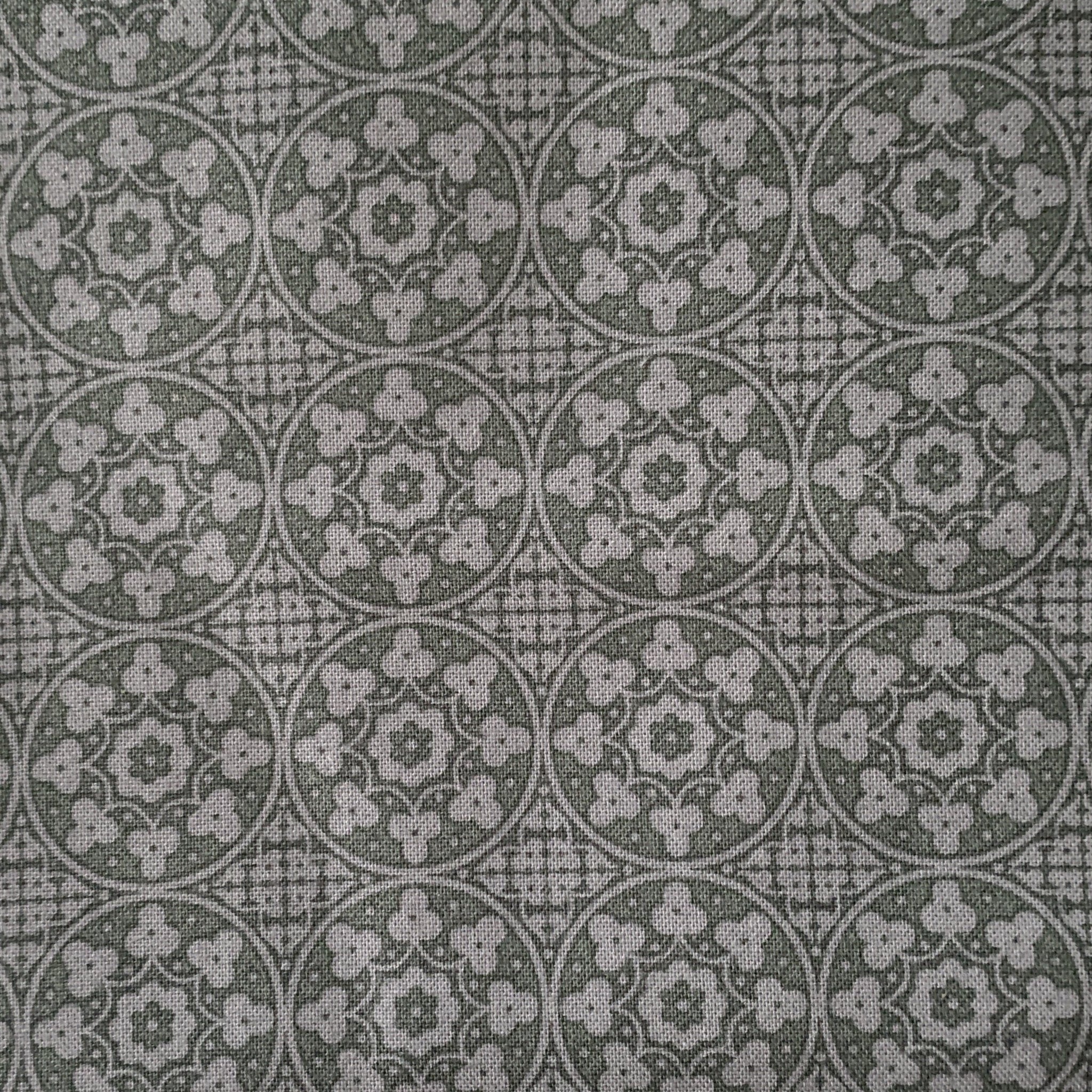 Sale Fabric 131 : Grey Circles 1/2m