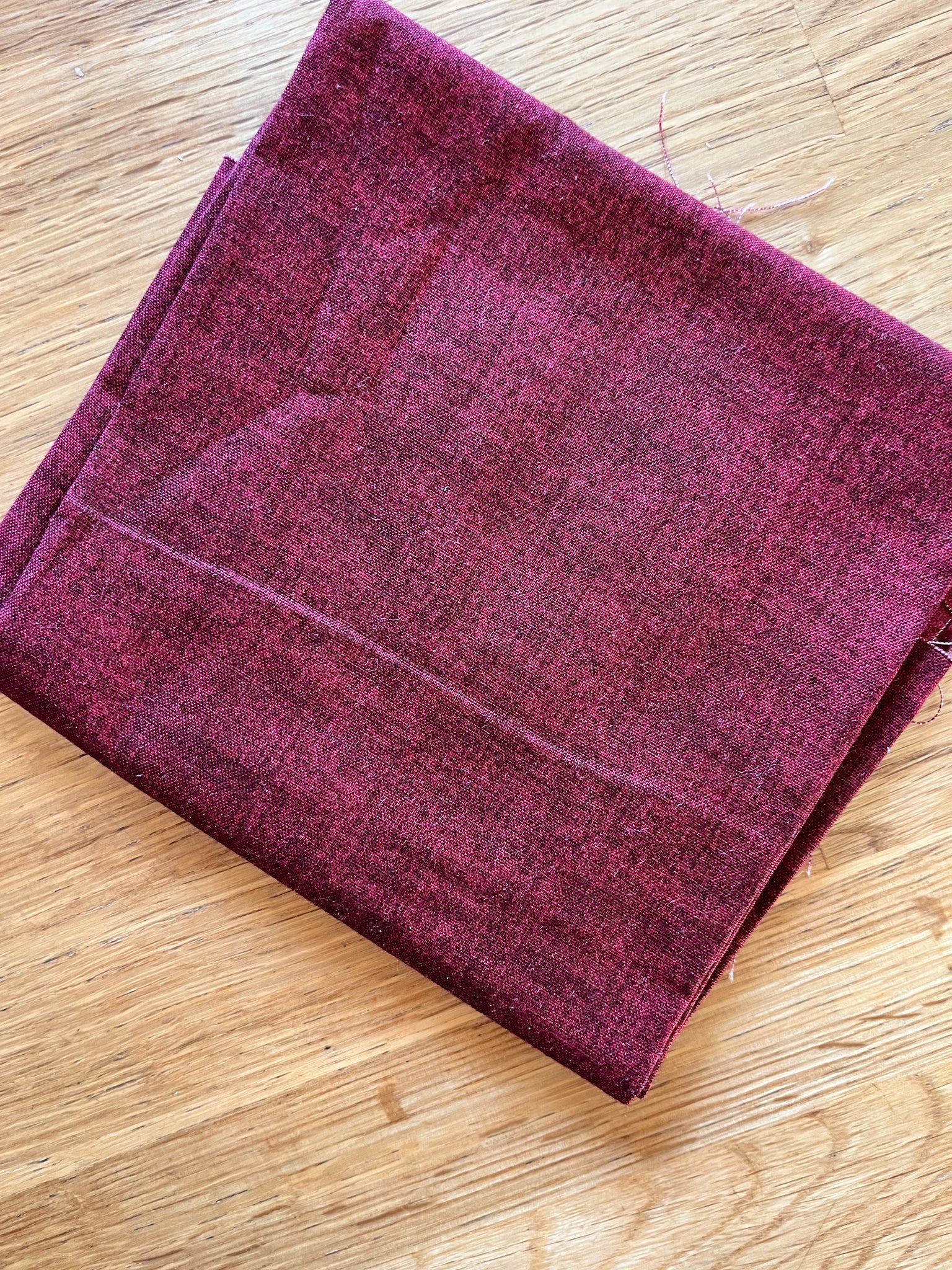 Sale Fabric Z117 : Deep Red 1/4m