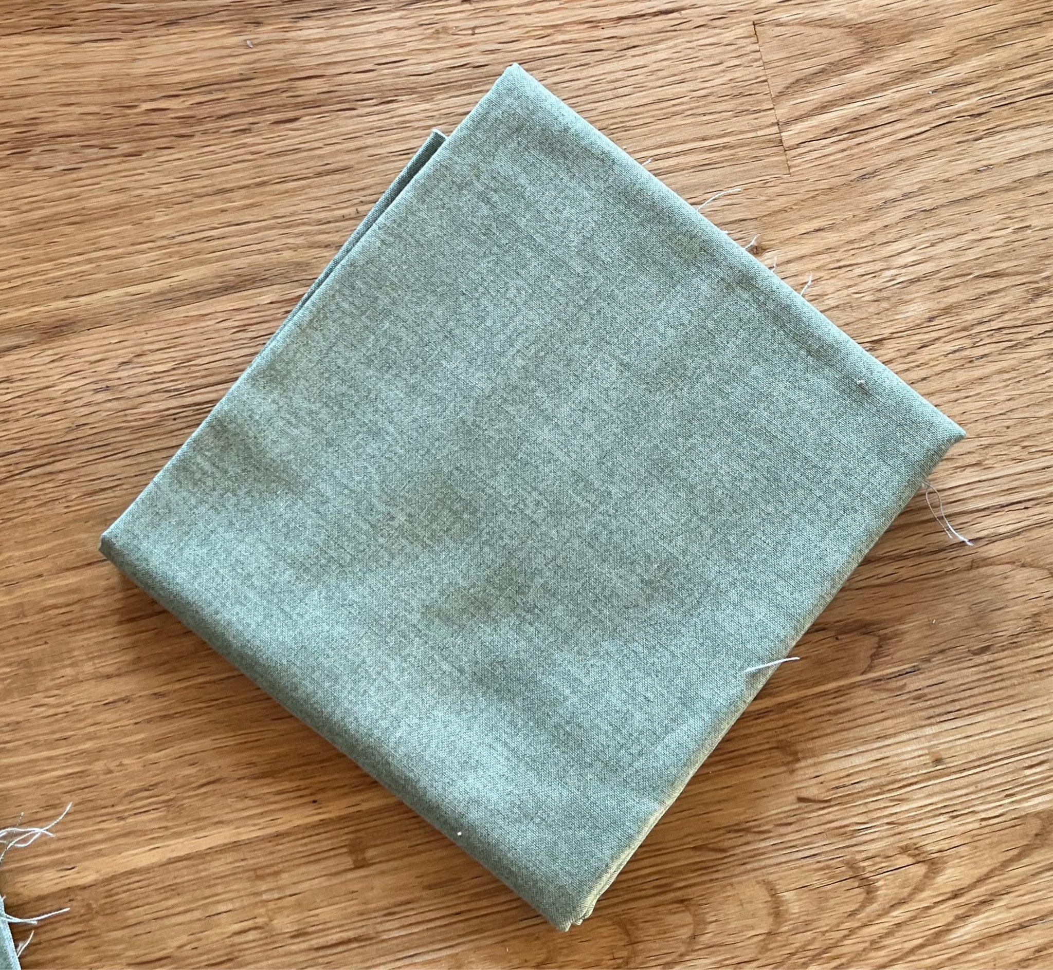 Sale Fabric 168 : Sage Green Makower linen texture 1/2m 20" x 45" approx